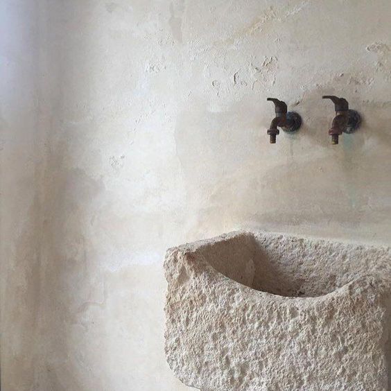 lavabo en pierre naturelle, lavabo en pierre, lavabo suspendu en pierre, vasque suspendue en pierre